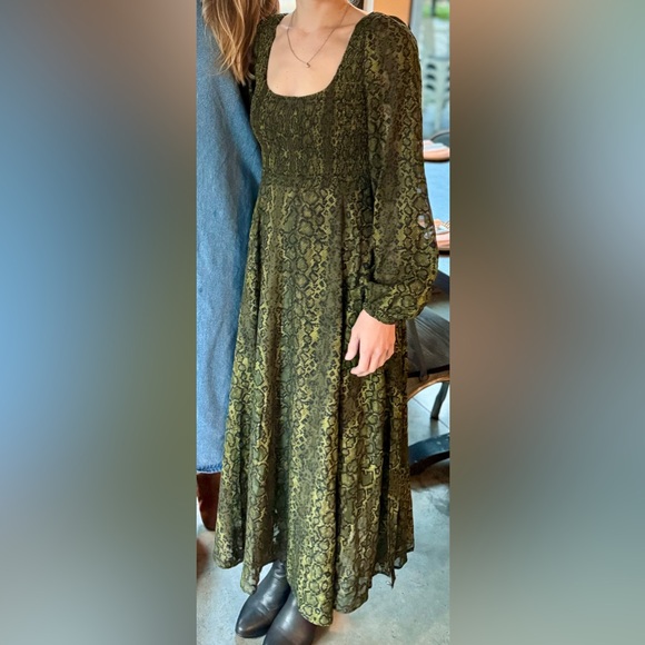 NWT French Connection Aurey Smocked Maxi Dress snake print - Picture 7 of 7